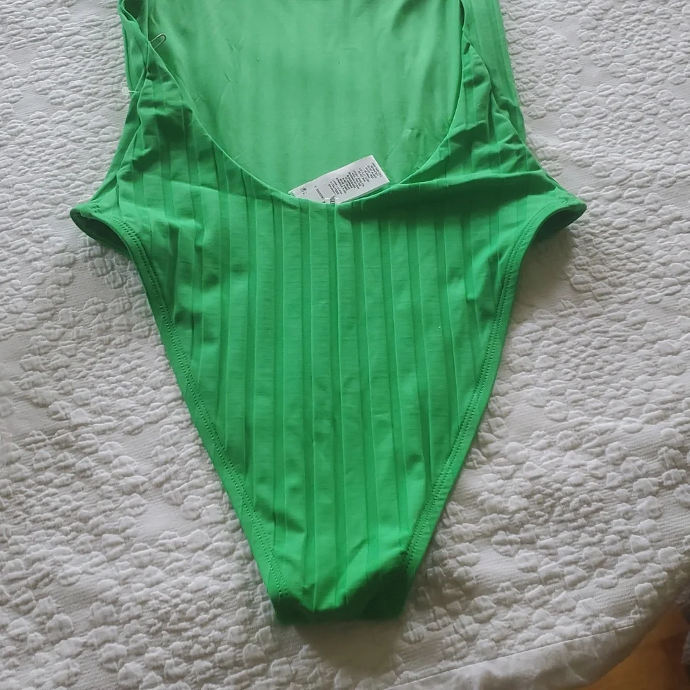 VITAMIN A ALIA RECYCLED NYLON ONE PIECE SWIM SUIT ;SIZE:MEDIUM - Picture 6 of 8